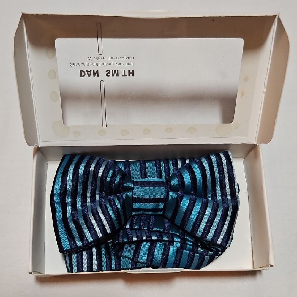 NEW Dan Smith Bow Tie in Gift Box Blue & Navy Striped Microfiber Hand Made